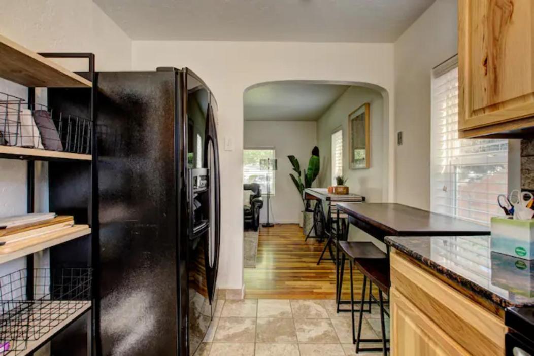 Home Sweet Idahome, Feels Like Home With All The Decor You Wish You Could Afford King Bed In Master, Fully Fenced Dog Friendly Yard, A Few Blocks From Bsu And Downtown Boise, Your Perfect Stay! Luaran gambar