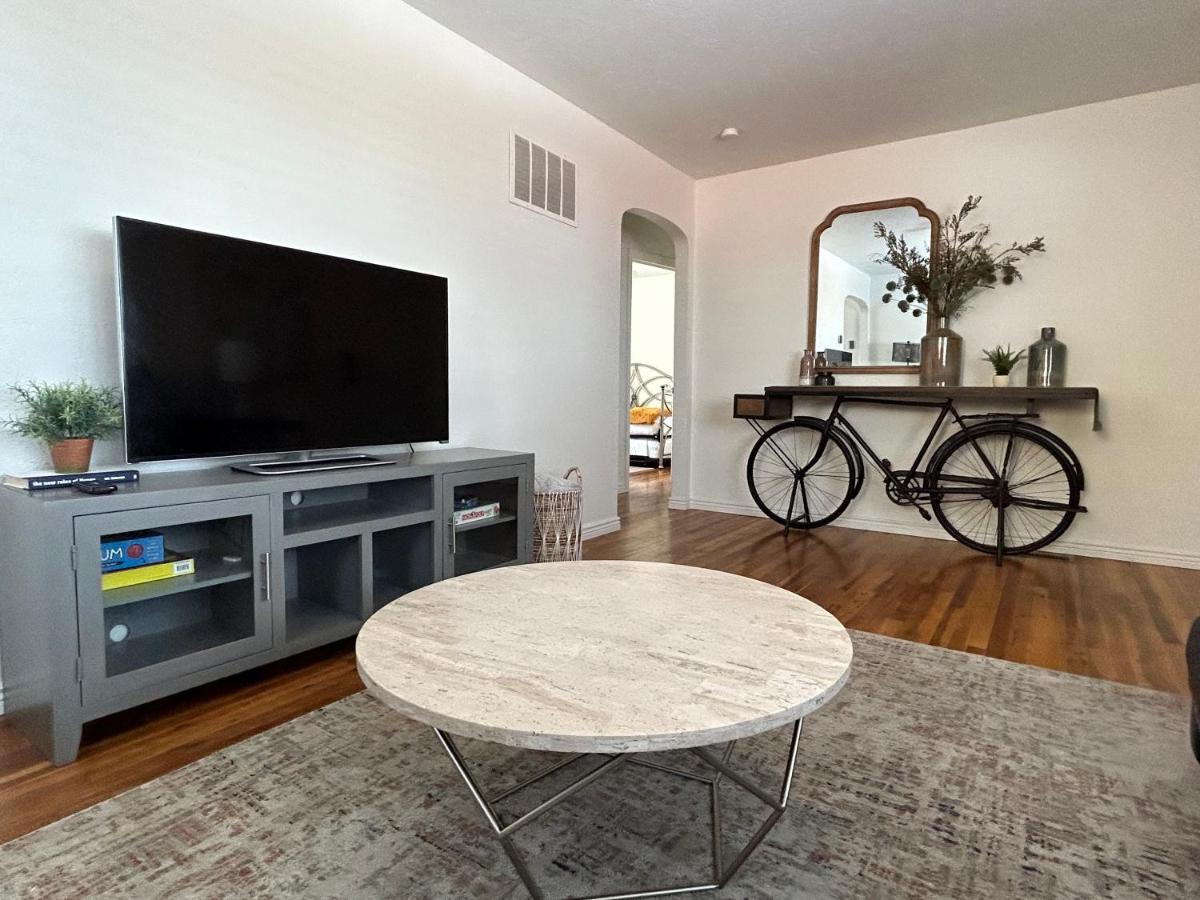 Home Sweet Idahome, Feels Like Home With All The Decor You Wish You Could Afford King Bed In Master, Fully Fenced Dog Friendly Yard, A Few Blocks From Bsu And Downtown Boise, Your Perfect Stay! Luaran gambar
