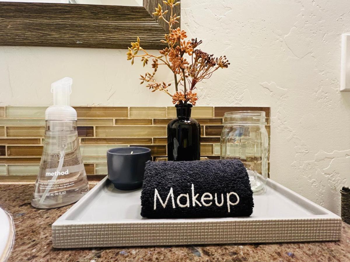 Home Sweet Idahome, Feels Like Home With All The Decor You Wish You Could Afford King Bed In Master, Fully Fenced Dog Friendly Yard, A Few Blocks From Bsu And Downtown Boise, Your Perfect Stay! Luaran gambar