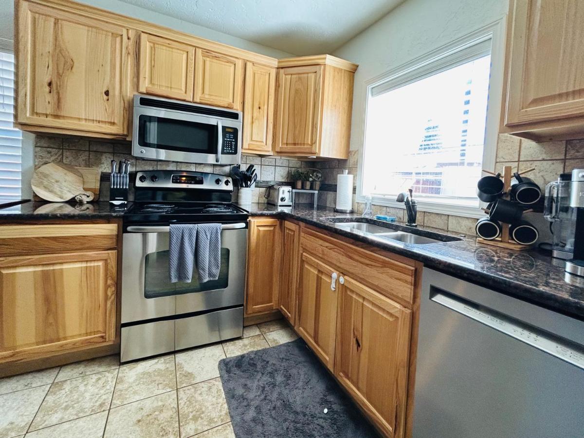 Home Sweet Idahome, Feels Like Home With All The Decor You Wish You Could Afford King Bed In Master, Fully Fenced Dog Friendly Yard, A Few Blocks From Bsu And Downtown Boise, Your Perfect Stay! Luaran gambar