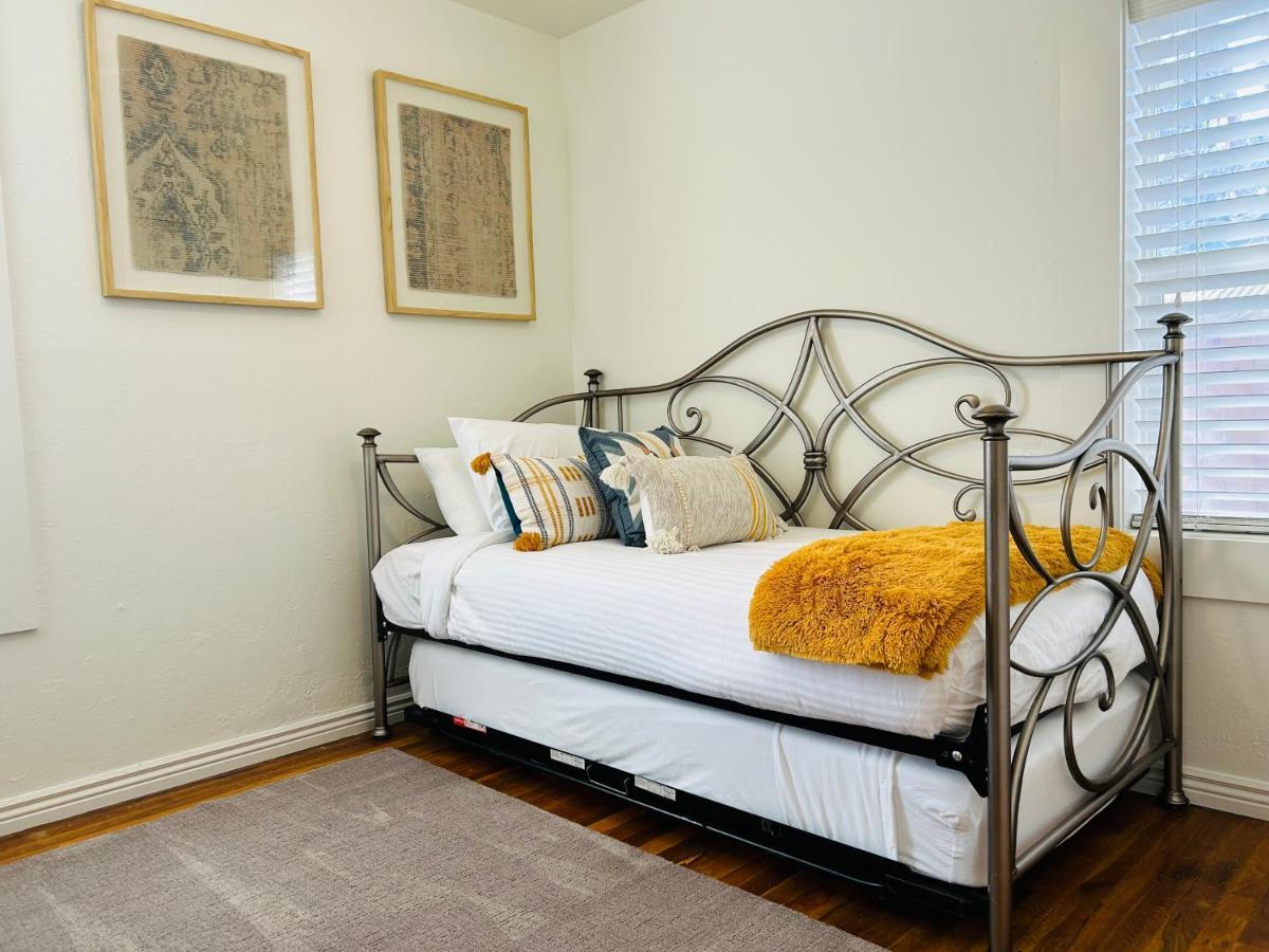 Home Sweet Idahome, Feels Like Home With All The Decor You Wish You Could Afford King Bed In Master, Fully Fenced Dog Friendly Yard, A Few Blocks From Bsu And Downtown Boise, Your Perfect Stay! Luaran gambar