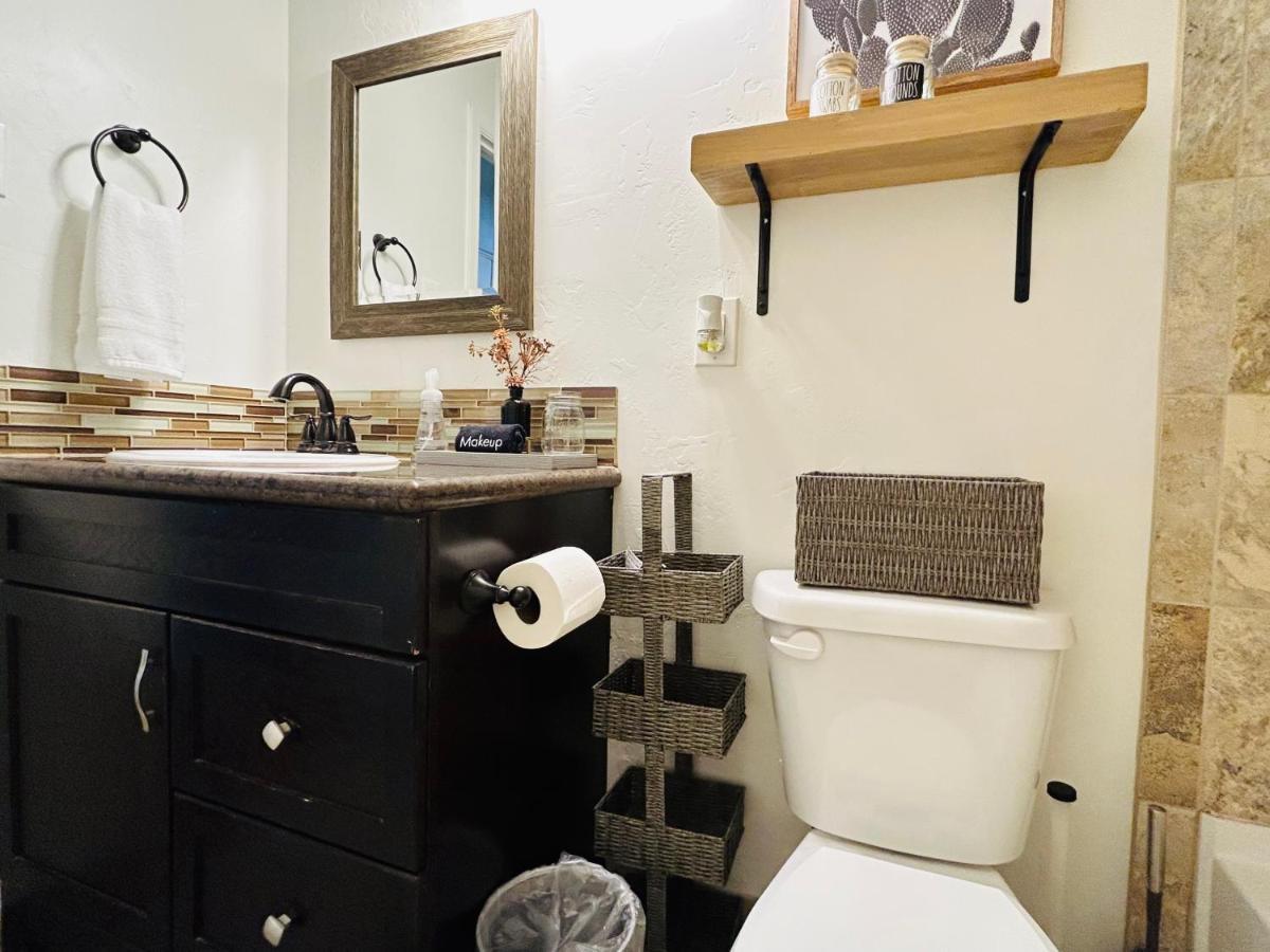 Home Sweet Idahome, Feels Like Home With All The Decor You Wish You Could Afford King Bed In Master, Fully Fenced Dog Friendly Yard, A Few Blocks From Bsu And Downtown Boise, Your Perfect Stay! Luaran gambar