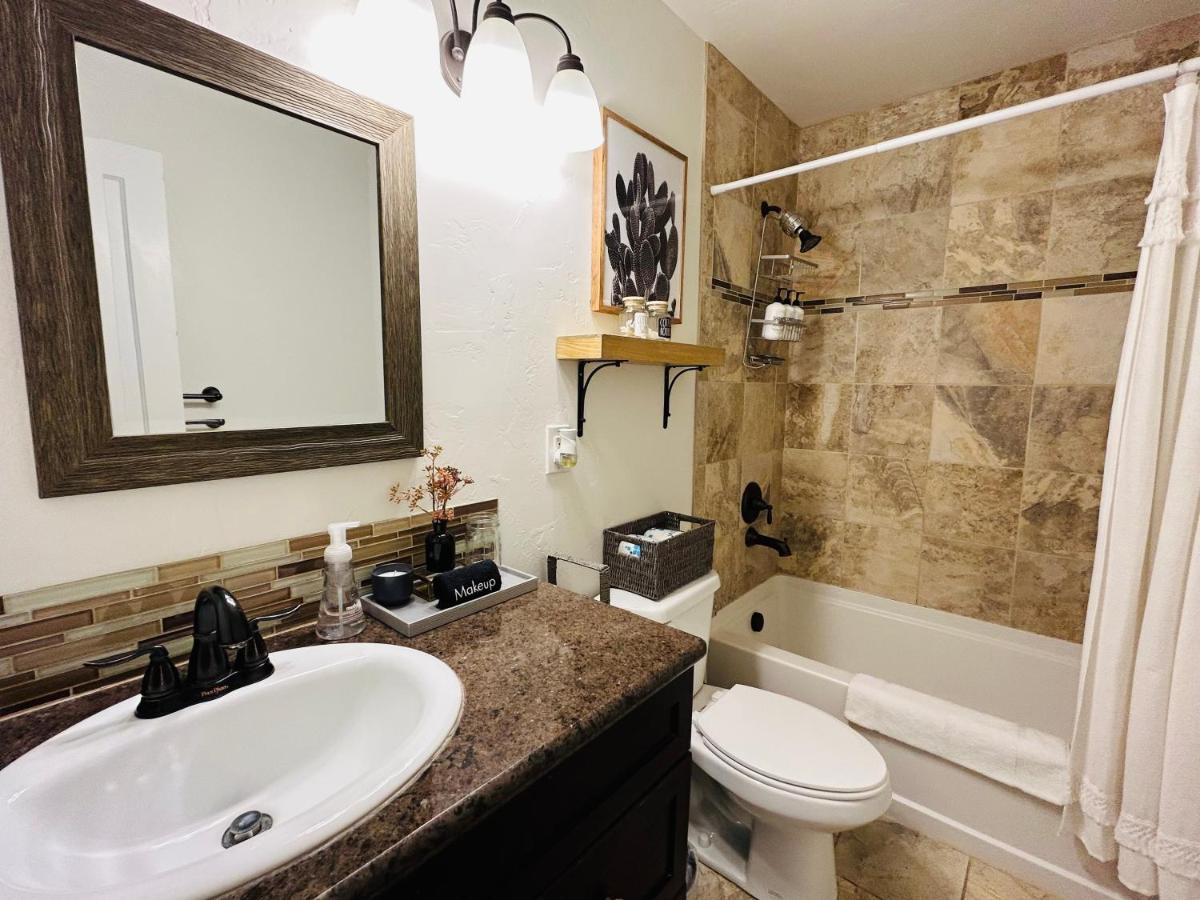 Home Sweet Idahome, Feels Like Home With All The Decor You Wish You Could Afford King Bed In Master, Fully Fenced Dog Friendly Yard, A Few Blocks From Bsu And Downtown Boise, Your Perfect Stay! Luaran gambar