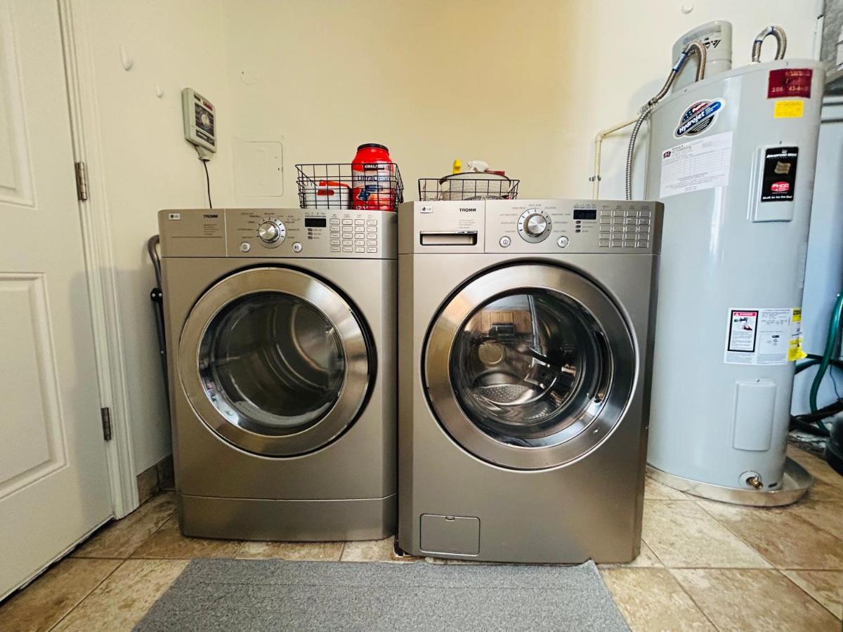 Home Sweet Idahome, Feels Like Home With All The Decor You Wish You Could Afford King Bed In Master, Fully Fenced Dog Friendly Yard, A Few Blocks From Bsu And Downtown Boise, Your Perfect Stay! Luaran gambar