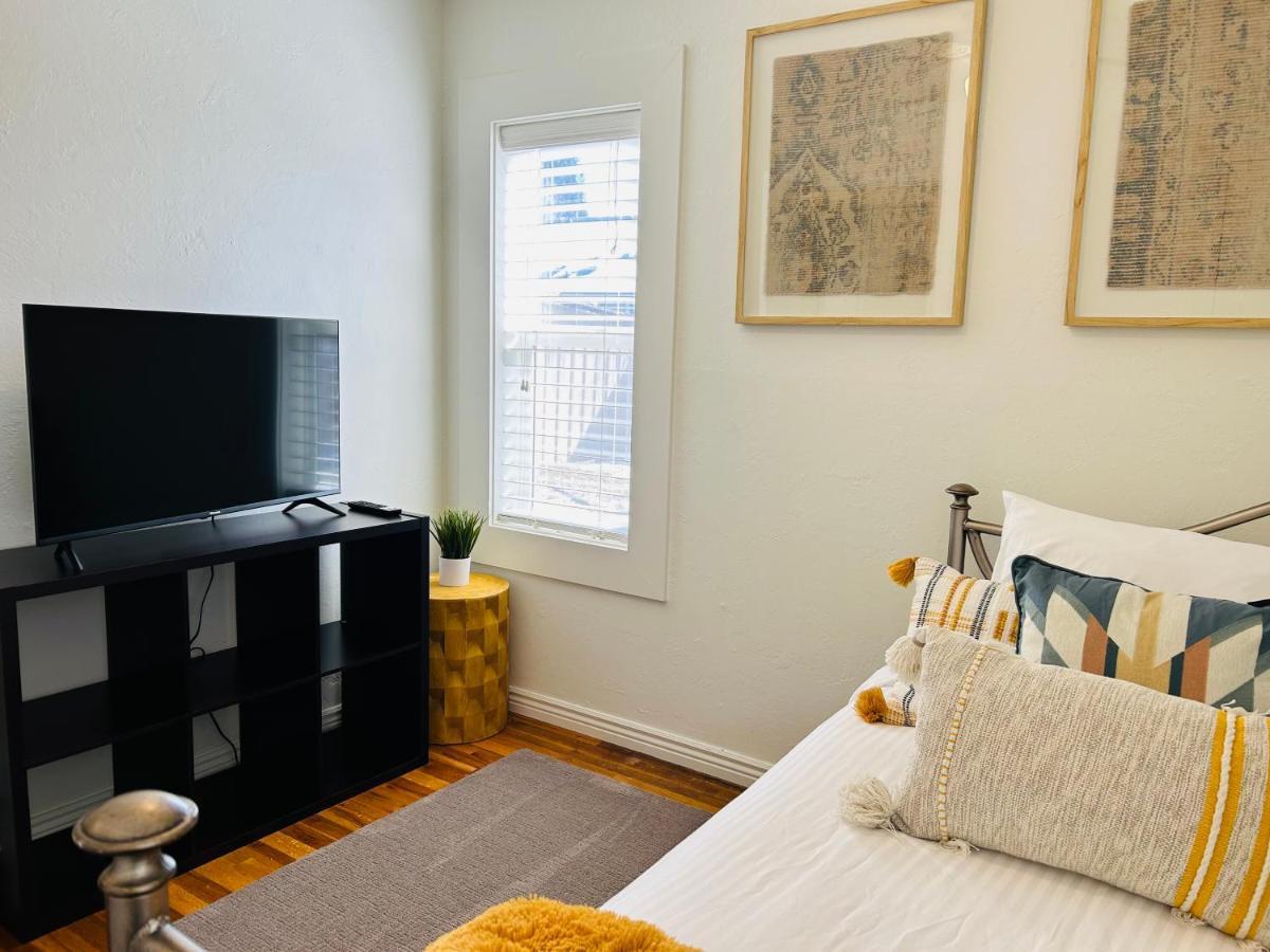 Home Sweet Idahome, Feels Like Home With All The Decor You Wish You Could Afford King Bed In Master, Fully Fenced Dog Friendly Yard, A Few Blocks From Bsu And Downtown Boise, Your Perfect Stay! Luaran gambar
